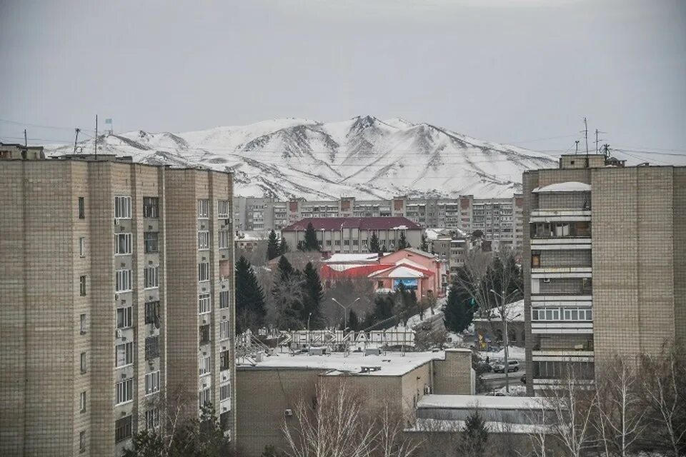 Уккз усть каменогорск сайт. Горы Усть Каменогорска. Усть-Каменогорск сейчас. Гора Казахстан в Усть-Каменогорске. Жители Усть Каменогорска фото.