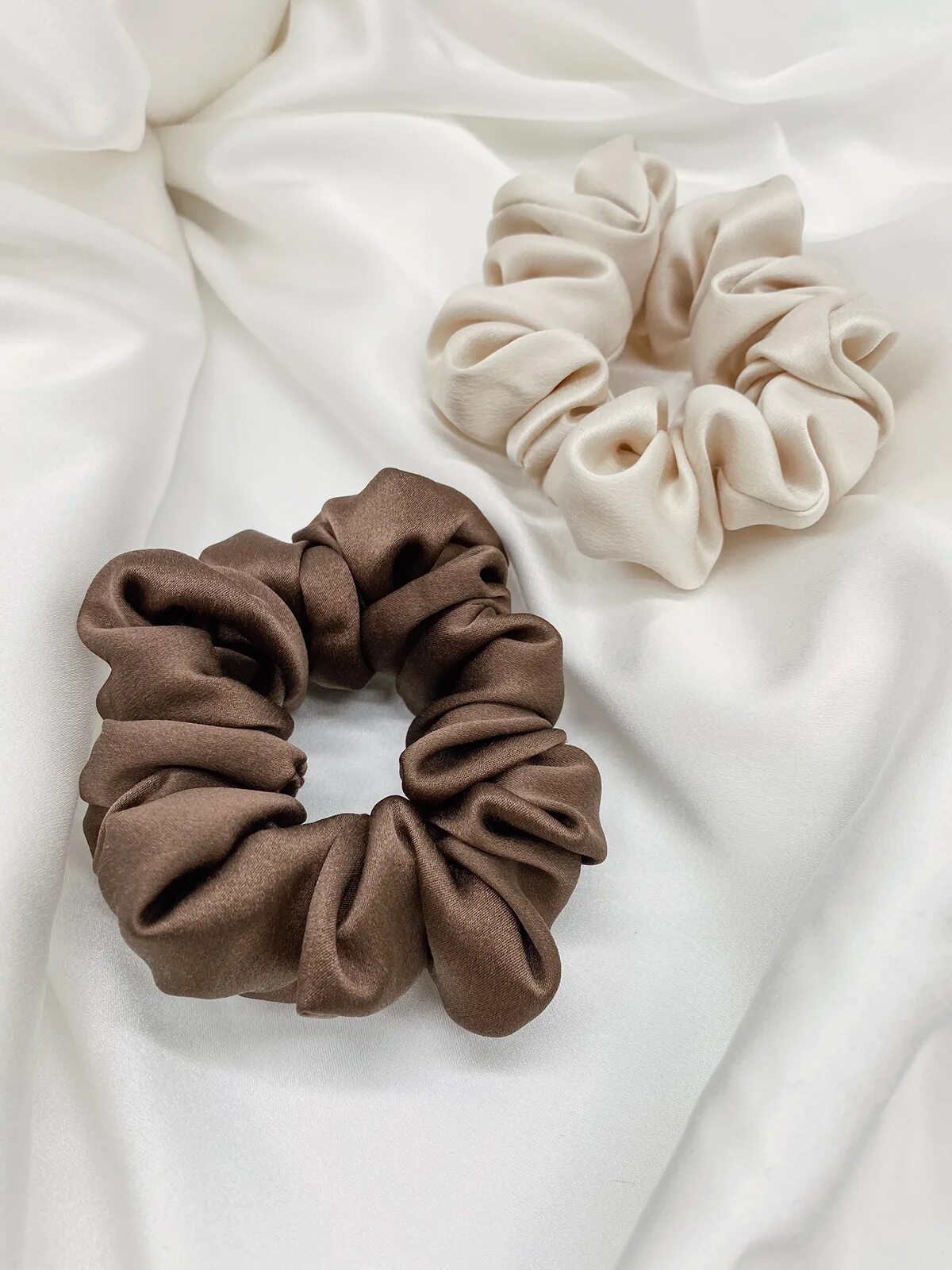 Шелковая резинка. Шелковые резиночки для волос. Резинка для волос из шелка. Резинки для волос из шелка. Шелковистая резинка для волос.