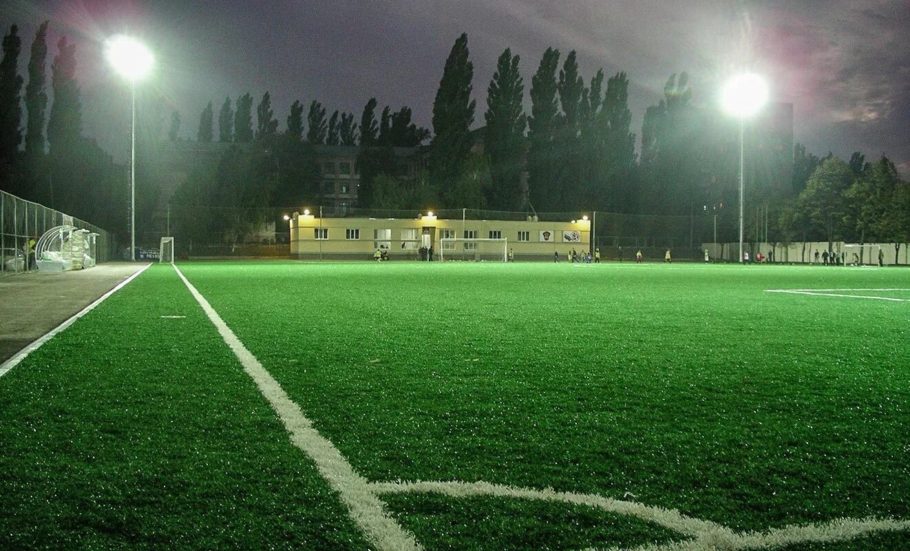 Освещение спортивных площадок. Поля освещенности. Поля освещенности. Освещение футбольного поля. Прожектор для освещения футбольного поля 210000лм.