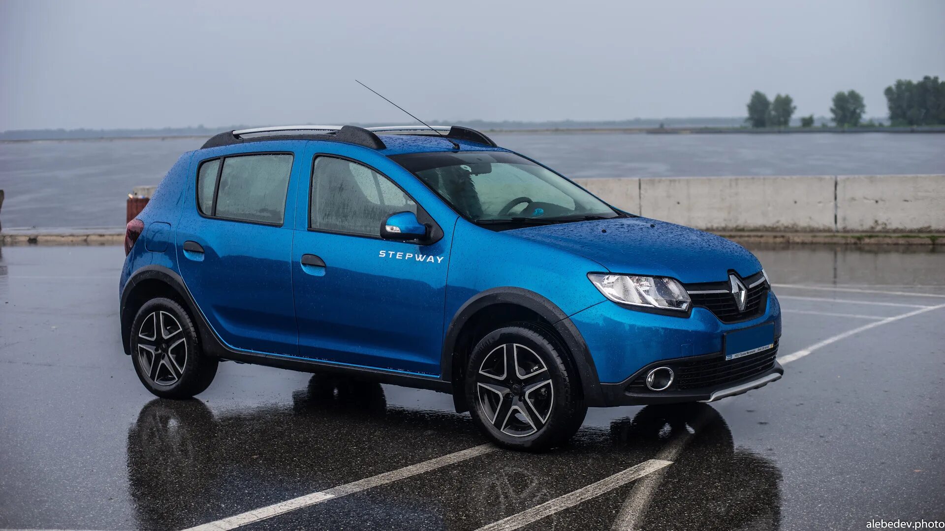 Рено Сандеро степвей 2. Рено Сандеро степвей 2 r18. Renault Sandero Stepway 2020 диски. Рено степвей r18. Степвей r16 купить