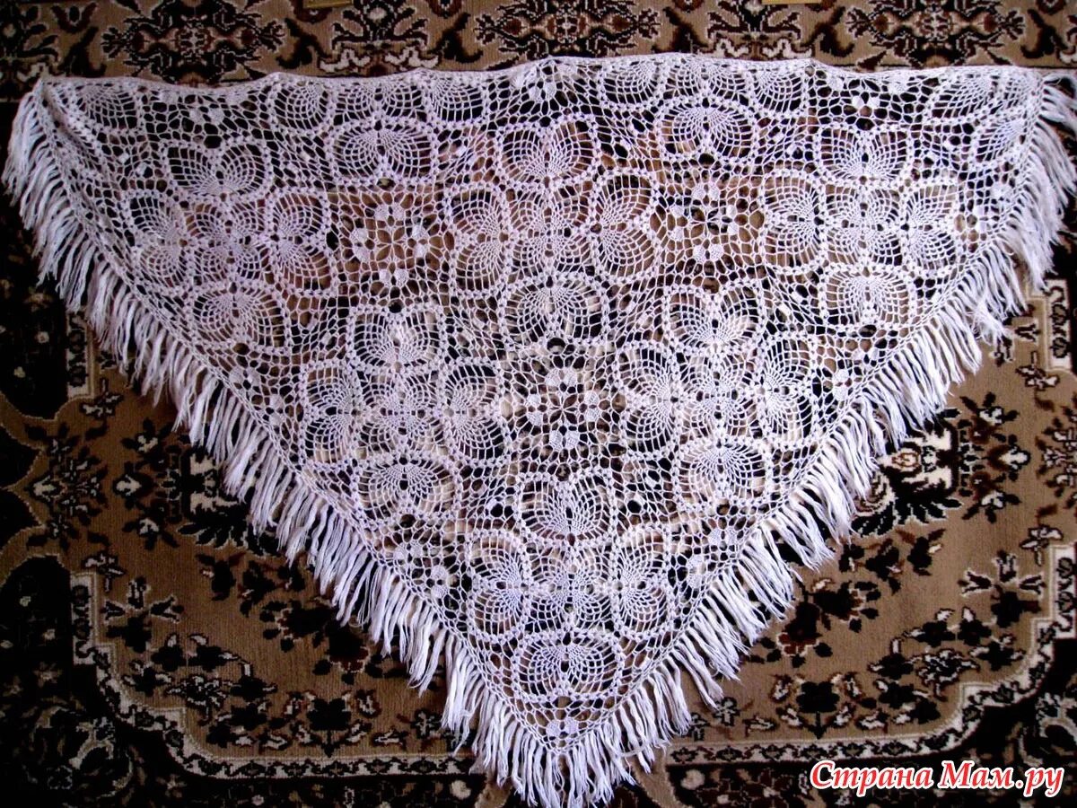 Королевская шаль. Доска шалей. Оренбургский пуховый платок спицами. Горчичная шаль с чем. Белая шаль.