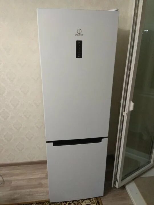 Холодильник без no frost. Холодильник Индезит 5180w.