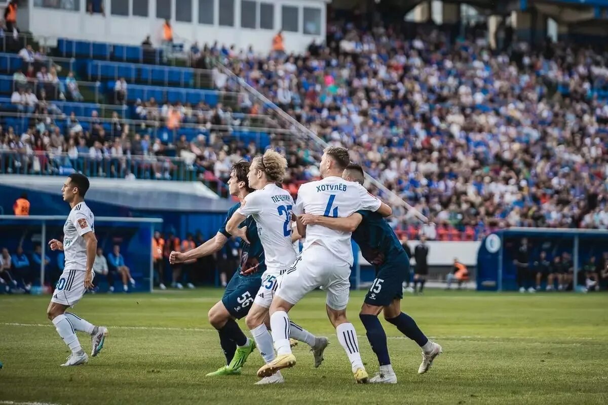 Футбольный матч в оренбурге. Оренбург динамо москва. Оренбург динамо москва. Оренбург динамо 3 июня. Фк "динамо-москва" - фк "оренбург".