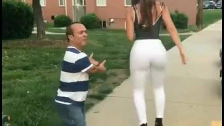 Девочка с нотами. Арсен шахунц девочка. Светлана васильева шахунц. Девушка из клипа каома ламбада. Песню девочка стоп ламбада.