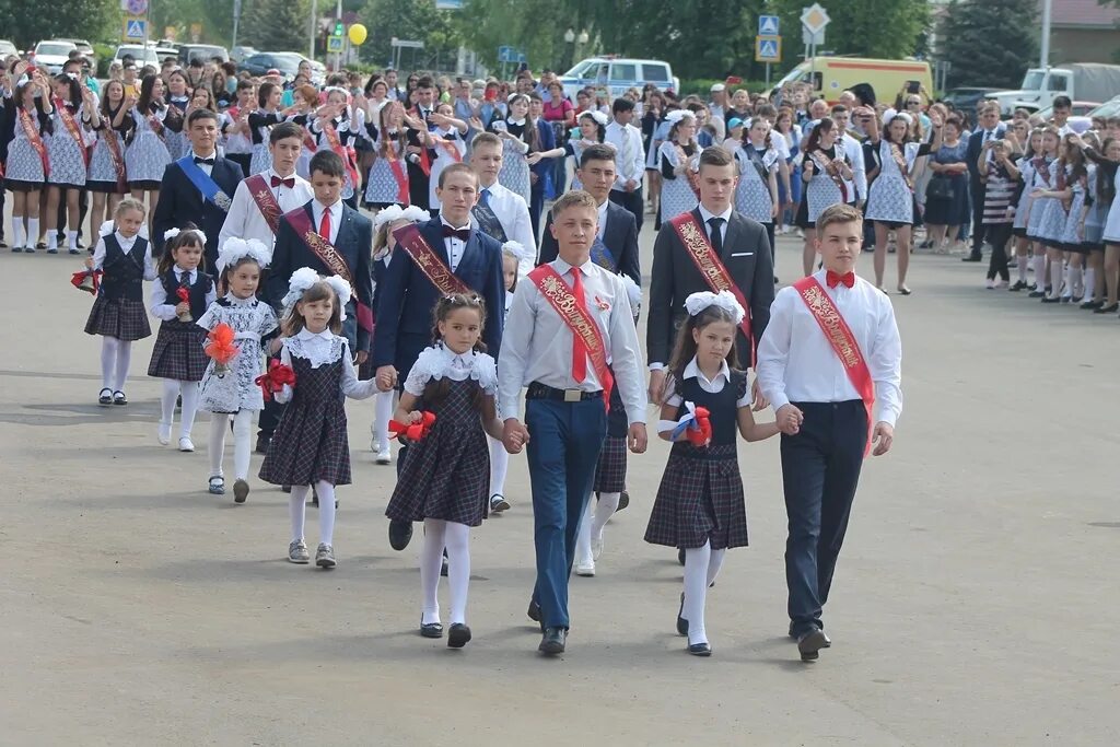 Новости янаула на сегодня. Выпускной 2014 года город Янаул школа номер 3. Выпуск 2010 школа 1 Янаул. Янаул выпускной 2019. Юбилей школы номер 4 город Янаул.