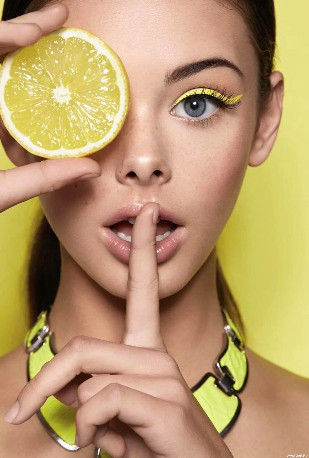Лимон фото. Lemon beauty. Макияж с фруктами. Лимон картинка. Лимонные девушки.