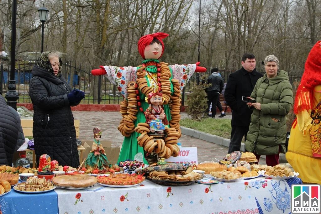 Можно ли в масленицу есть мясо. Масленица в Мураново 2022. Масленица Мишкино 2022. Масленица ярмарка. Стол на Масленицу.