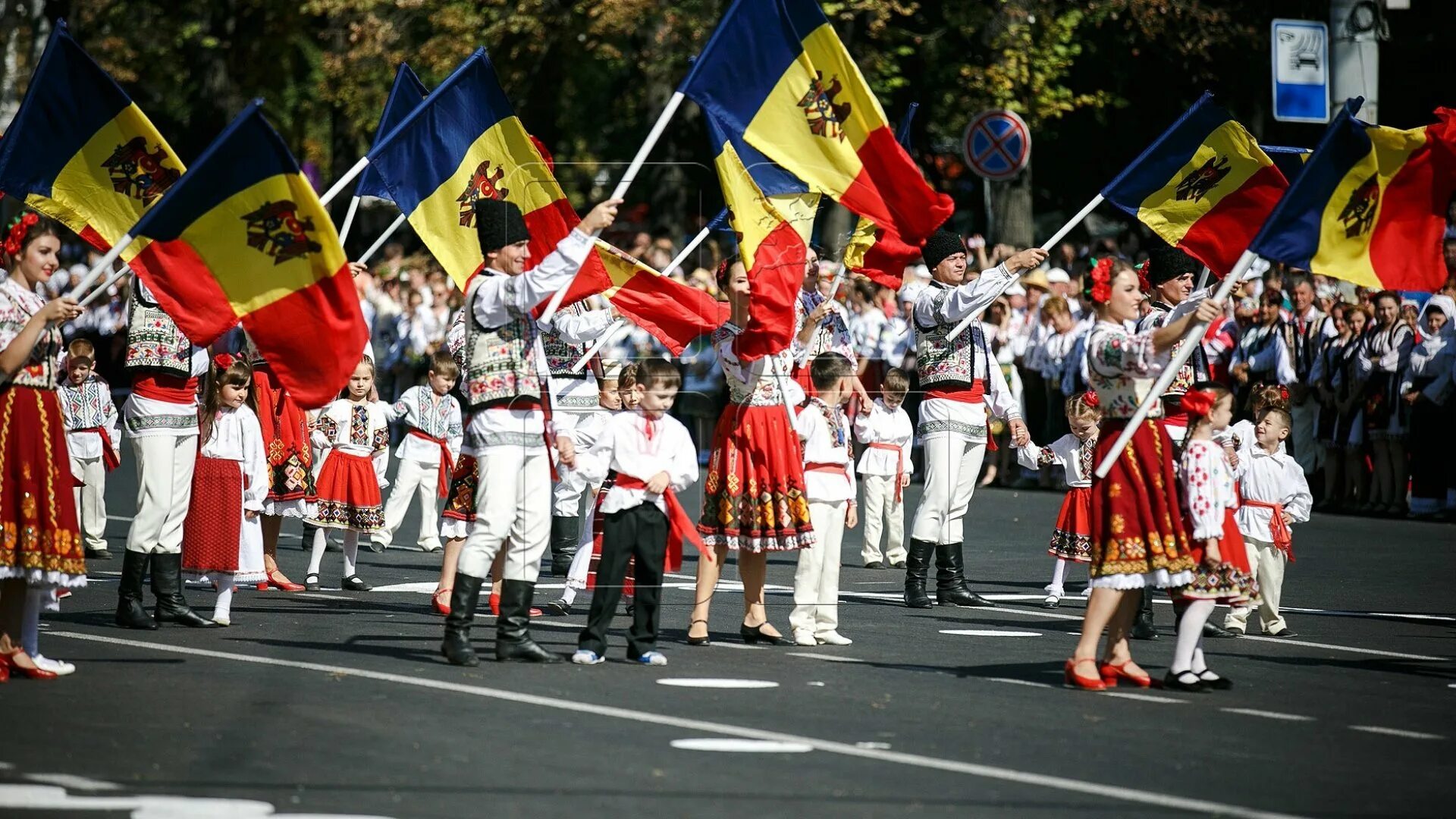 Жители молдовы. Лимба ноастрэ в Молдавии. Национальный праздник Молдовы лимба Ноастра. День независимости Республики Молдова. 27 Августа Молдавия день независимости.