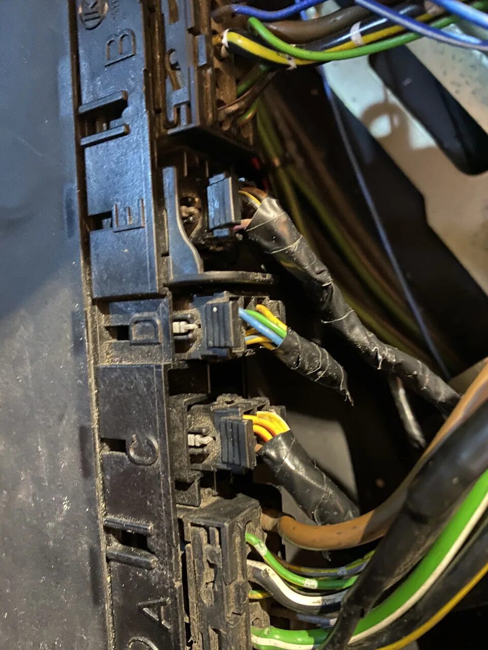 124 не работает. Дворник мерседес 124. Диагностический разъем мерседес 124. Реле дворников мерседес 202. Проводка для стеклоподъемников мерс 124.