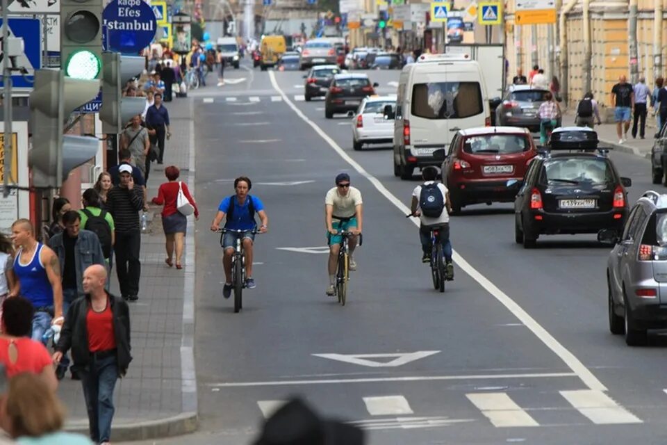 движение пешеходов и машин. пдд для детей. движение пешеходов и машин. дорожные ситуации для детей. уличное движение.