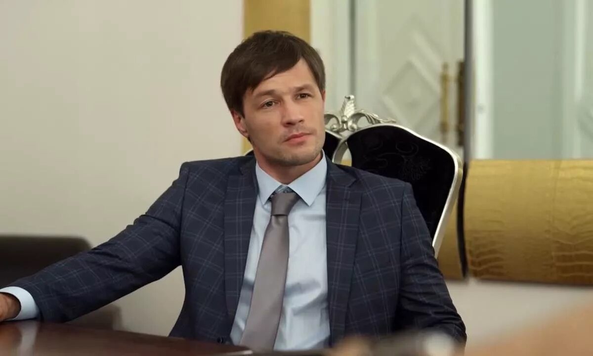 Ратомский дмитрий актер. Актёр дмитрий ратомский 2022. Дмитрий ратомский парфюмерша. Дмитрий ратомский. Ратомский дмитрий актер.