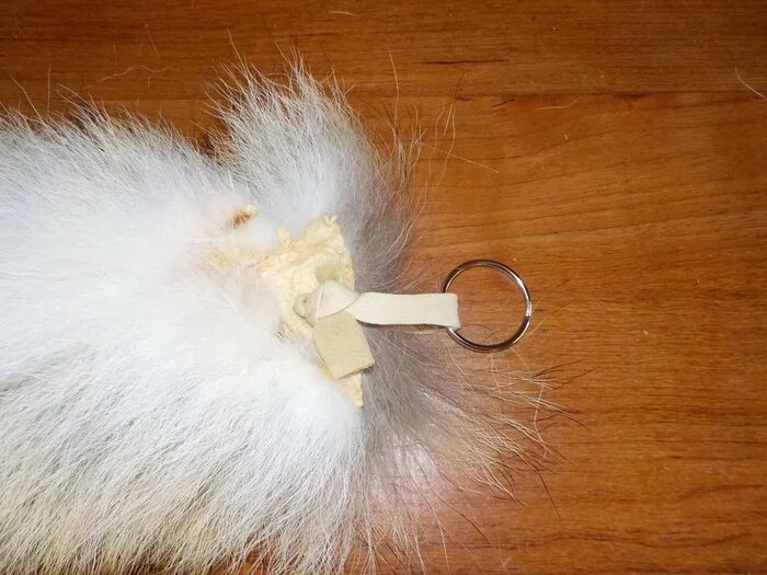 наконечник под меховой хвостик. сделать хвост из меха капюшона. хвост чернобурки. хвостик из меха на крючок для рыбалки. как сделать хвост из меха.