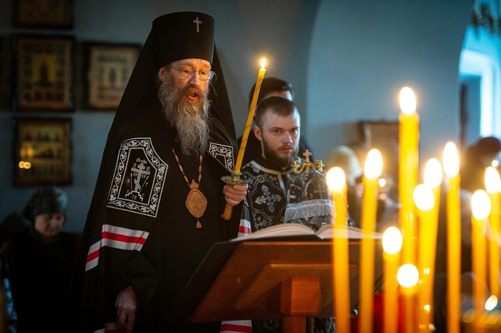 Канон в первую неделю великого поста читать. Чтение Великого канона Андрея Критского. Канон Великого Андрея Критского в храме. Канон Андрея Критского Ионафан. Великий канон прп. Андрея Критского.