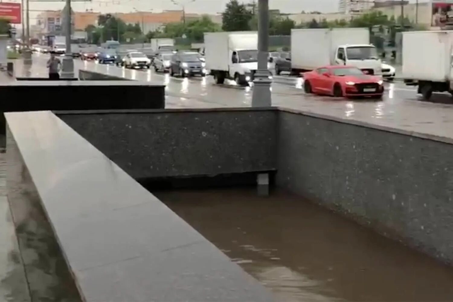 Потоп в москве 2018. 05. Последствия дождя в москве. В москве потоп 17 июня. Ливень в москве.