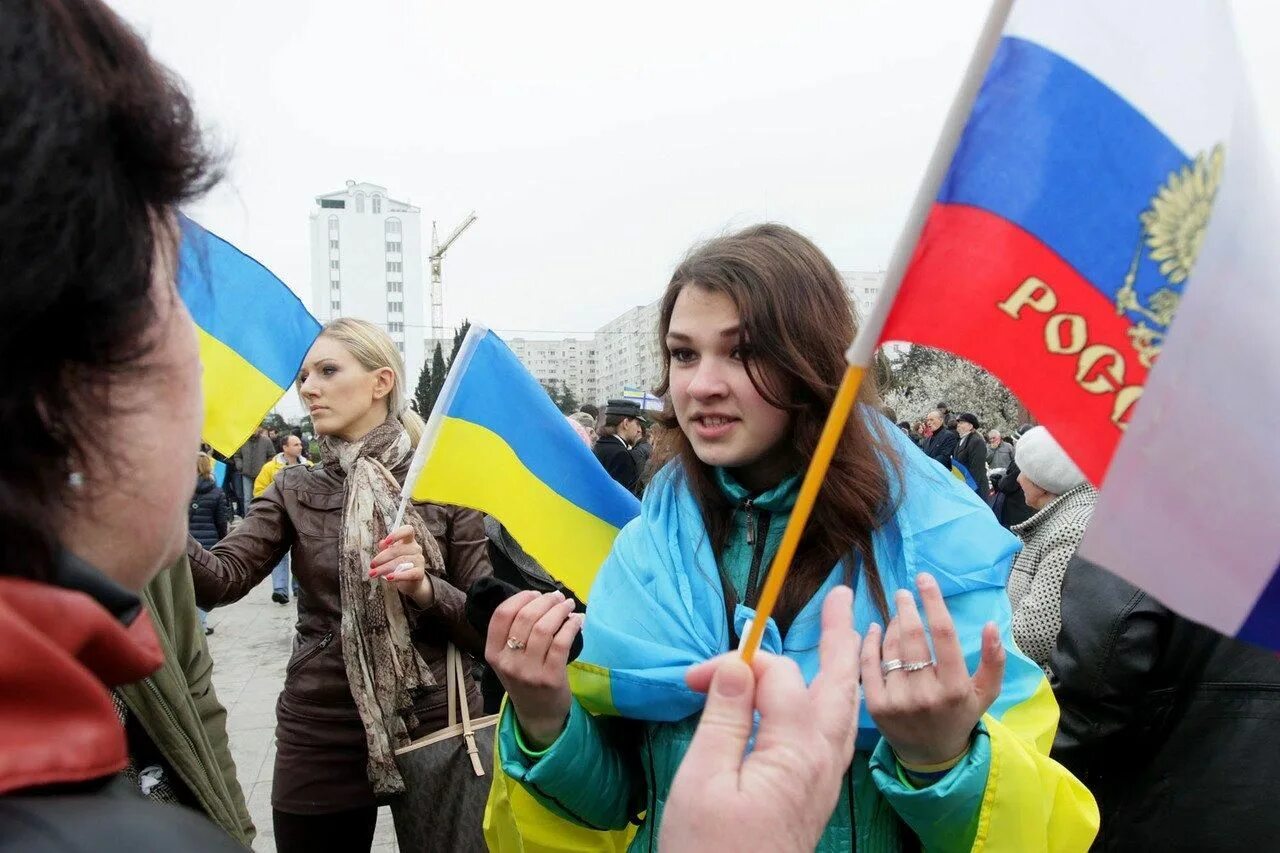 Российские девушки и украинские. Патріотичні фото. Русско украинский по фото. Русско украинский по фото. Украинская культура.