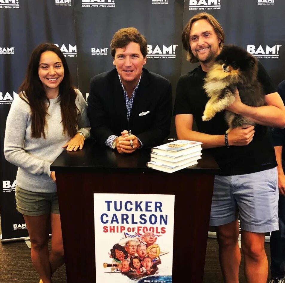 Американский ведущий Такер Карлсон. Tucker Carlson Сьюзан Эндрюс. Такер Карлсон и Сьюзен Эндрюс. Такер Карлсон с женой. Такер карлсон родители