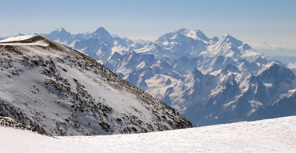 Название горы эльбрус. Рассказ о кавказские горы эльбрус. Название горы эльбрус. Эльбрус высочайшая горная вершина европы. Эльбрус вершина кавказа.
