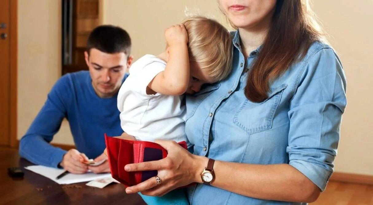 папа робот. материальные трудности в семье.