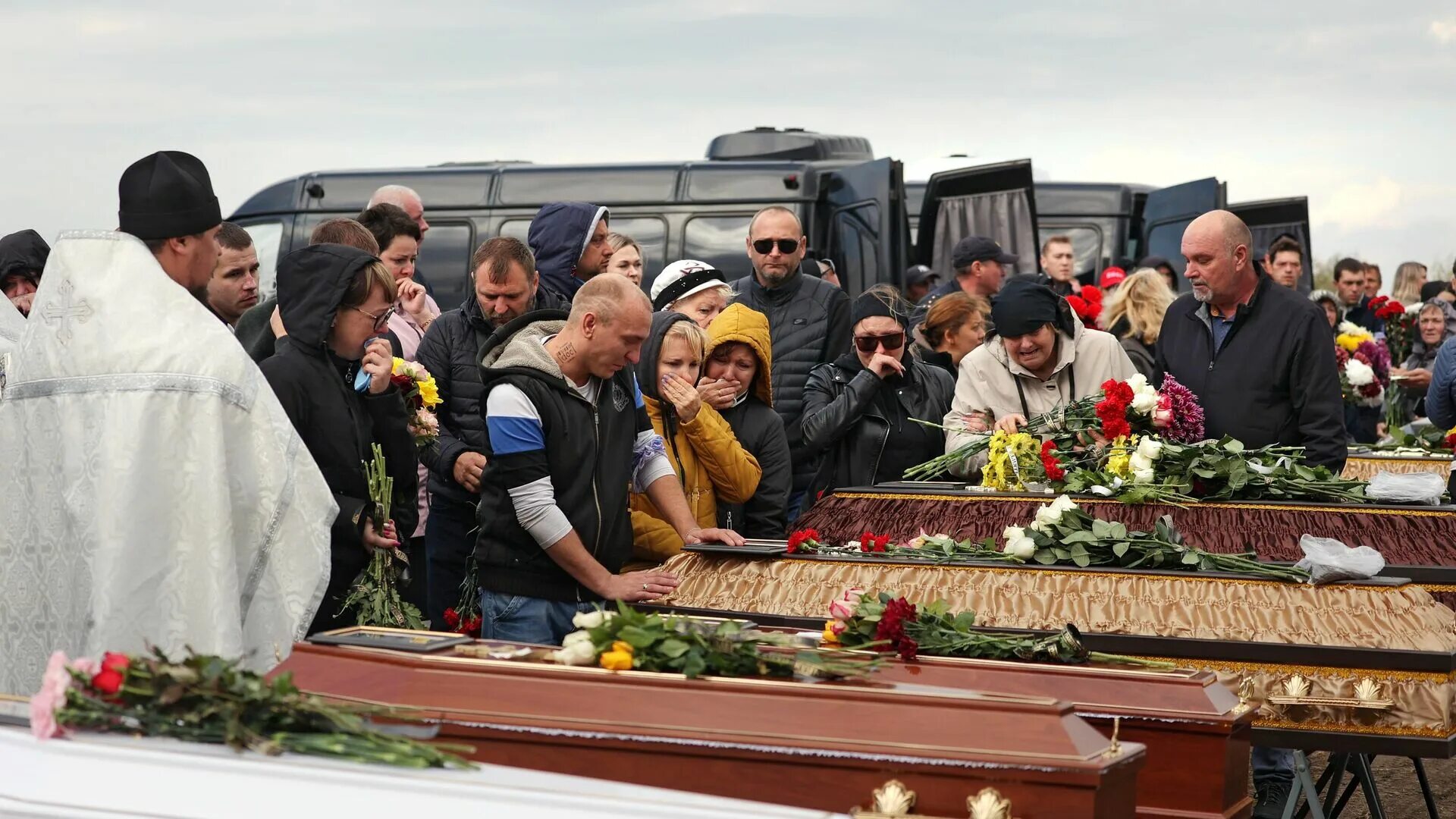 Семья Ищенко Ейск. Прощание с погибшими в Ейске. Похороны жертв авиакатастрофы. Похороны авиакатастрофы