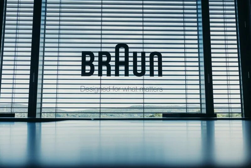 Braun бренд. Немецкий бренд Braun. Браун логотип. Фирма Браун Страна. Компания браун