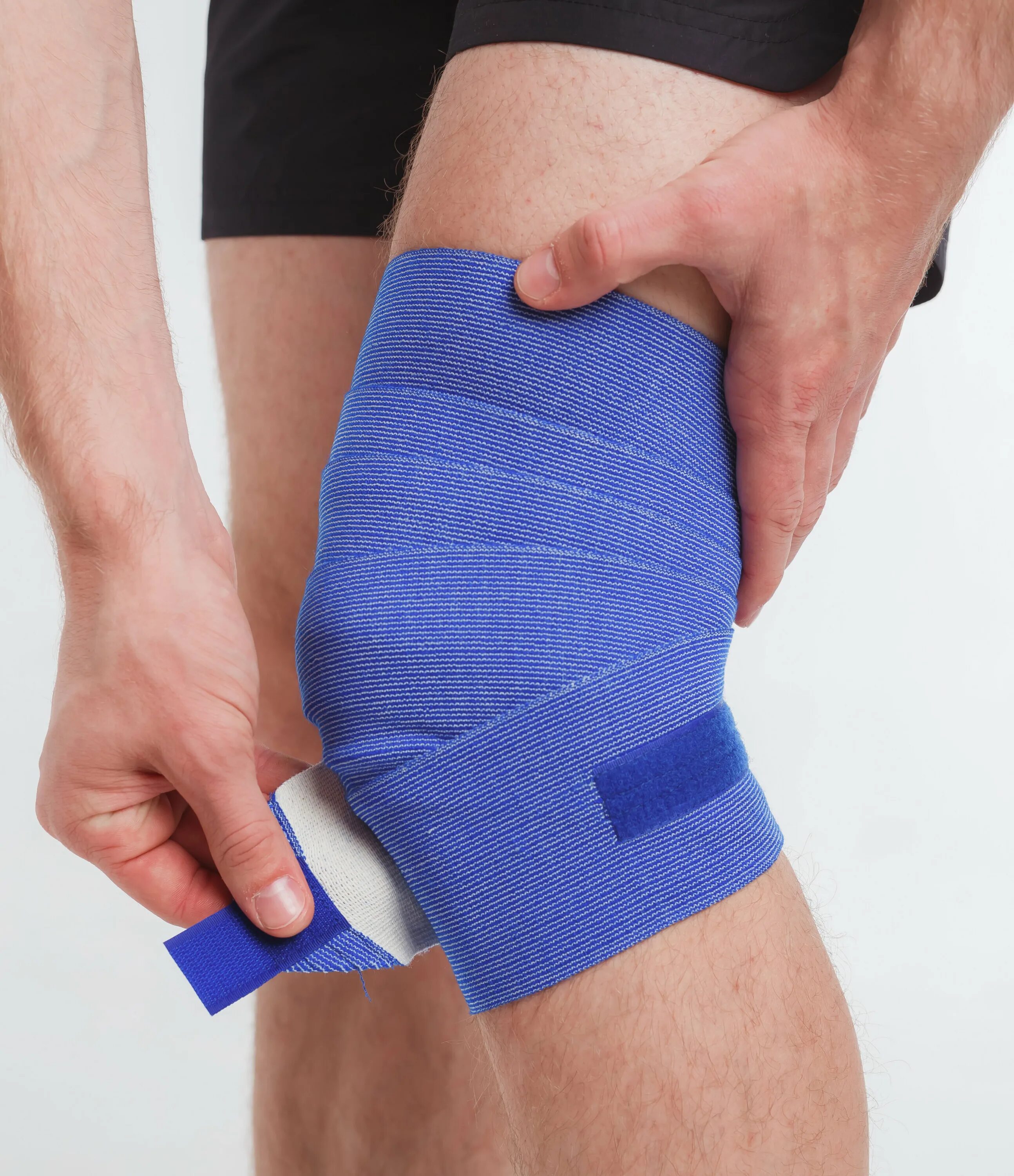 Бинтование ног эластичным бинтом при варикозе елочкой. 5 м) (м-9-30). Схема бинтования ноги эластичным бинтом после операции. Как правильно эластичные бинты на ноги. Наложите эластический бинт на нижнюю конечность.