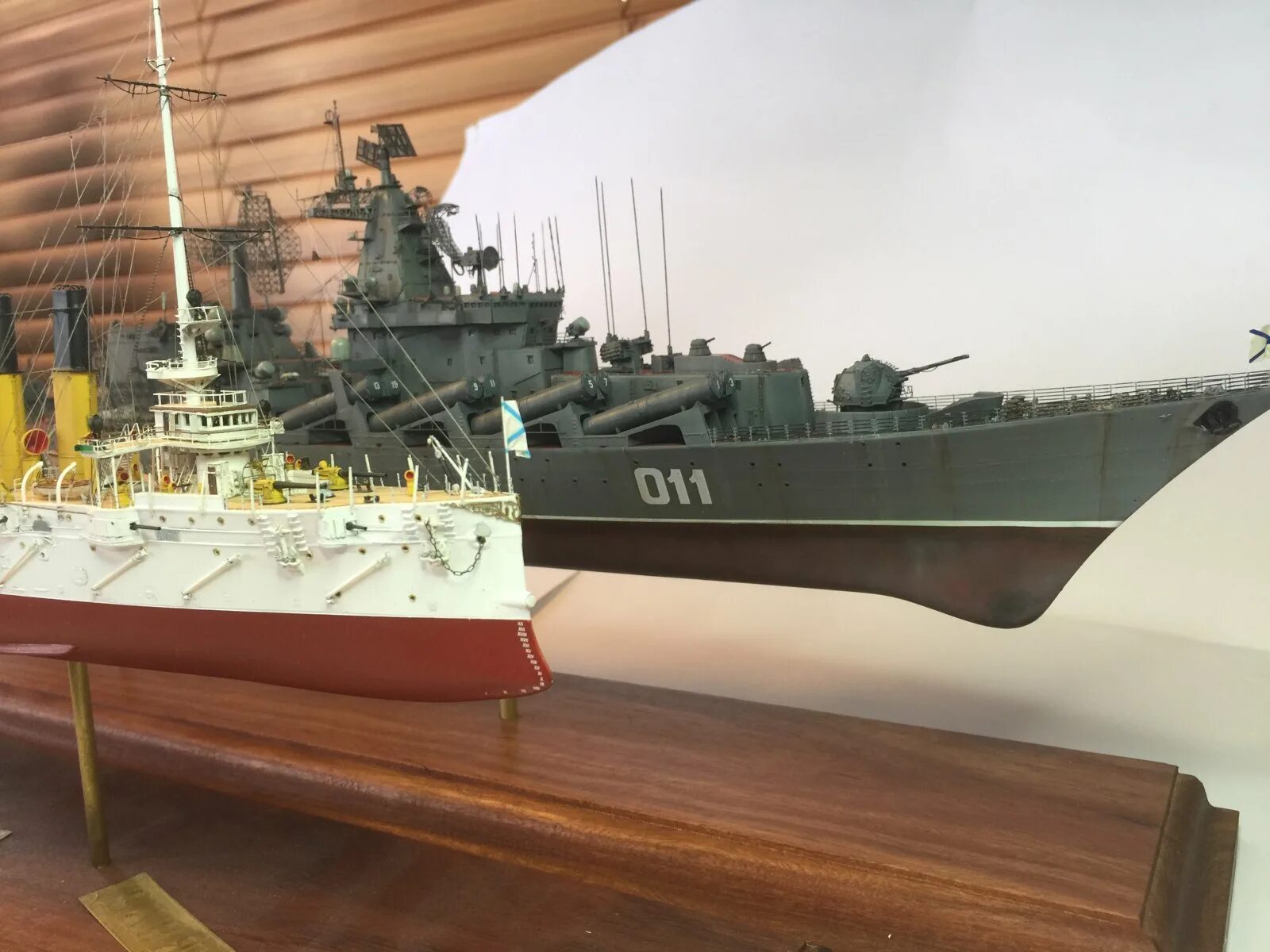 Крейсер варяг вмф. 1 350. 1 350. Японский крейсер миоко. Hobbyboss 1/350 uss guam cb-3.