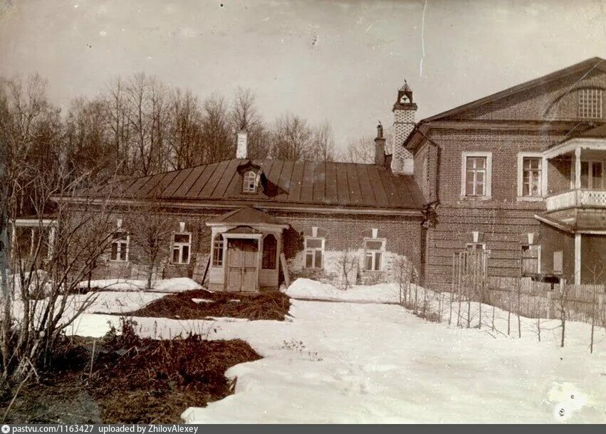 Рабочий поселок свердловский. Усадьба Лукино Варино. Старинная усадьба Лукино-Варино. Усадьба Лукино-Варино Щелковский район. Усадьба Лукино Свердловский.