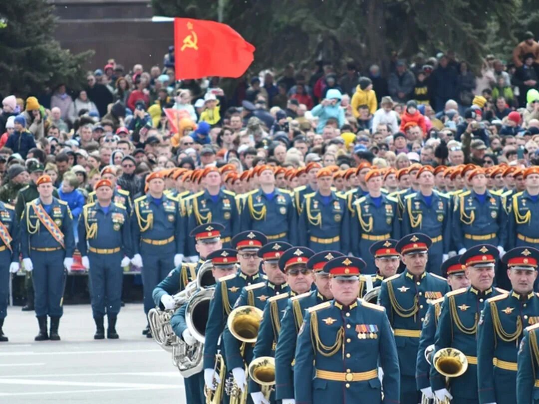 Парад 9 мая волгоград. Парад Победы 2023 Волгоград. Парад 9 мая МЧС Волгоград. 9 Мая 2023 года парад 9 мая в Волгограде.