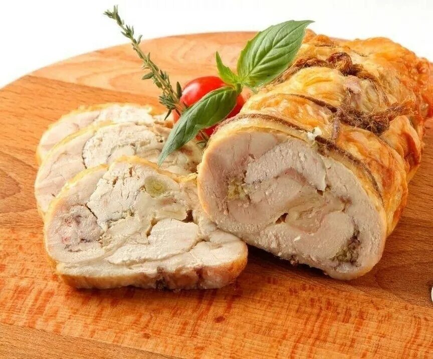 Пулярики куриные. Куриные бедра рулетики в духовке. Рулет из индейки с грибами в духовке. Куриные рулетики с чесноком. Куриные бедра рулетики в духовке.