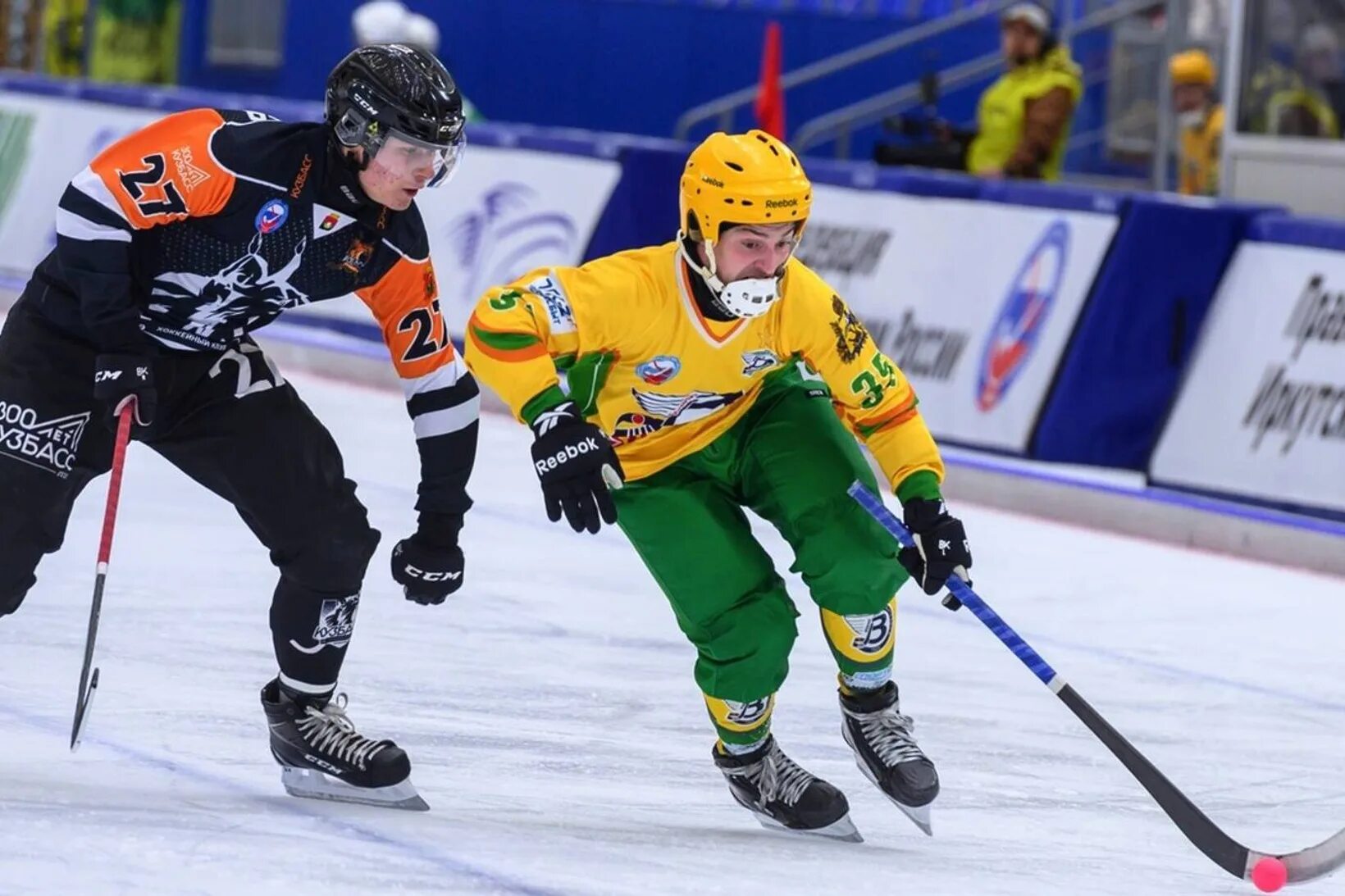 Хоккей с мячом кузбасс. Хоккей с мячом кузбасс енисей сегодня. Хоккей с мячом кузбасс енисей сегодня. Енисей 2009 хоккей с мячом. Енисей 2009 хоккей с мячом.