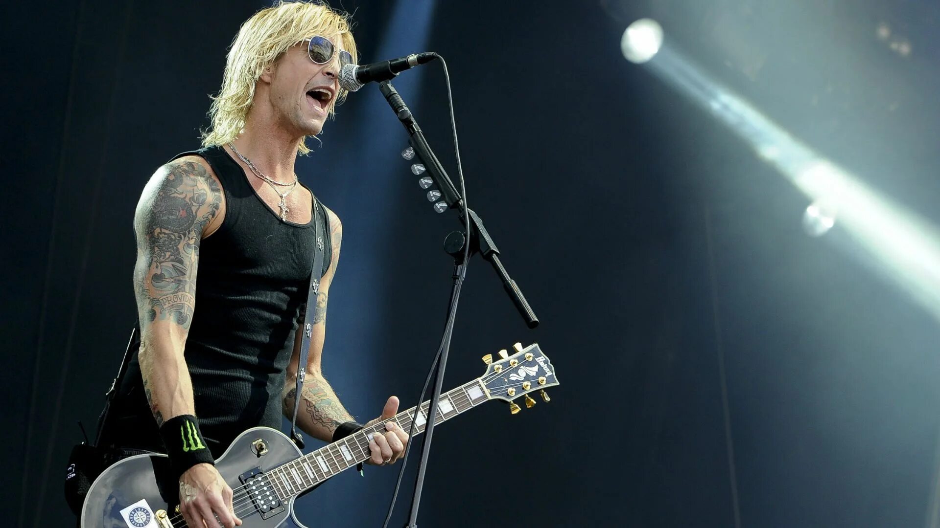 Rose bass. Duff MCKAGAN. Дафф Маккаган американский музыкант. Guns n Roses басист. Duff MCKAGAN 1993.