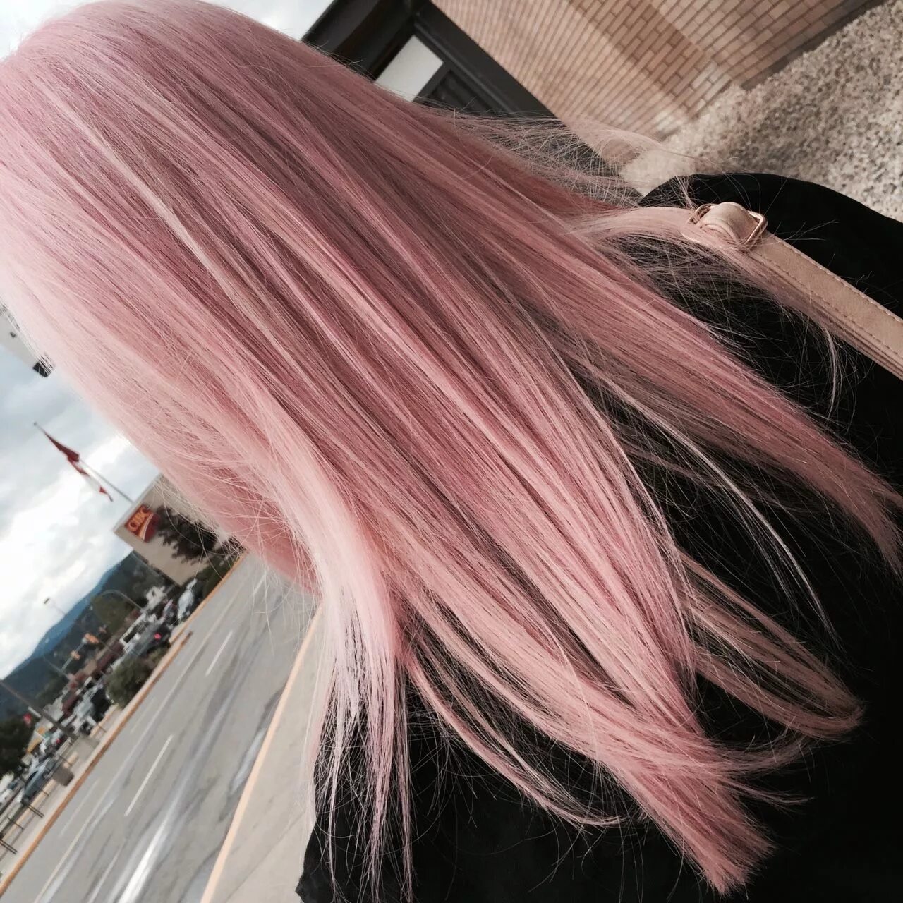 Розовая тонировка. Пепельно розовые волосы. Бледно-розовый цвет волос. Свет волос светло розовый. Бледно розовые волосы.