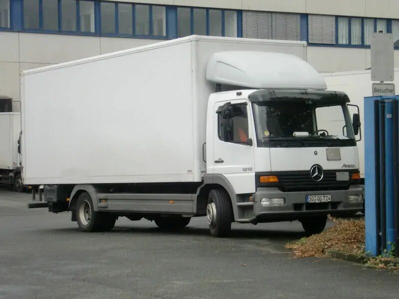 Водитель гражданам снг. Mercedes Atego 7.5 тонн. Mercedes Atego 7.5 тонн bahasy. Atego 1. Мерседес Атего скотовоз.