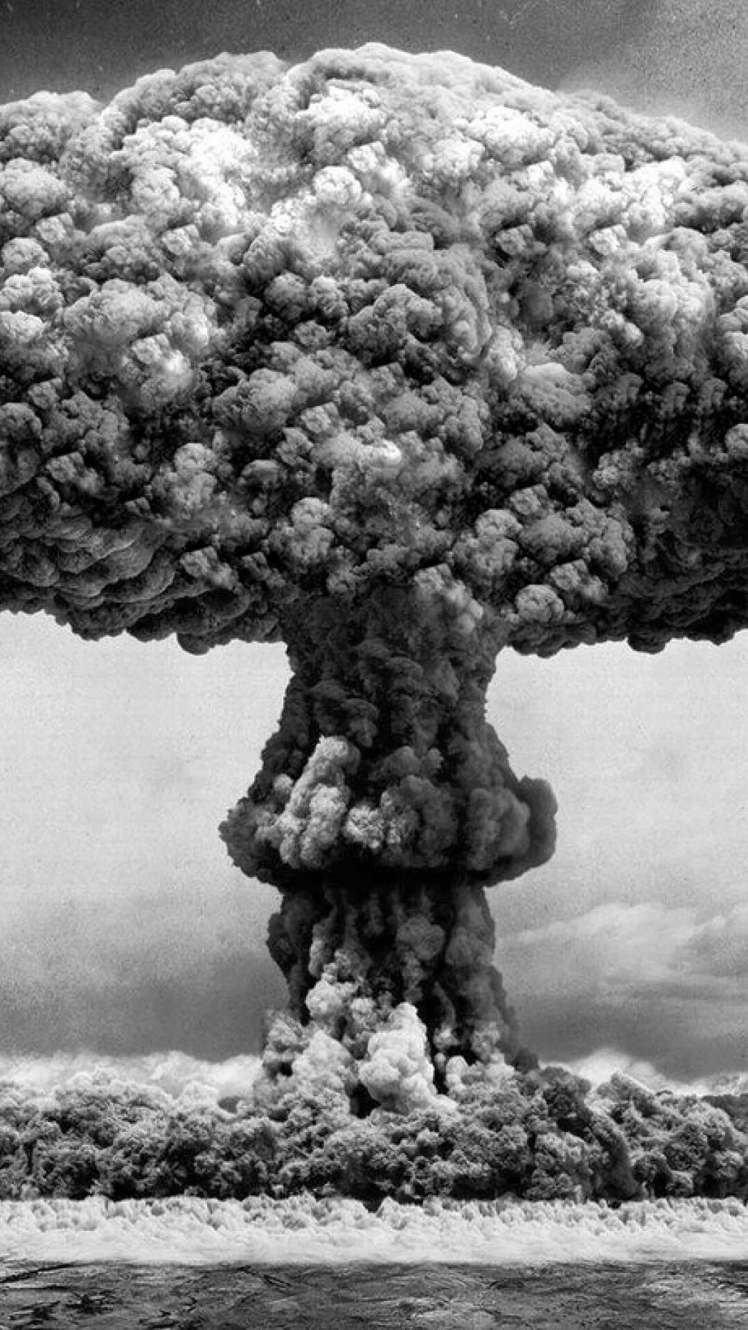 Атомный взрыв. Ядерная бомба. Ядерный гриб. Ядерное оружие. Ядерная пятерка