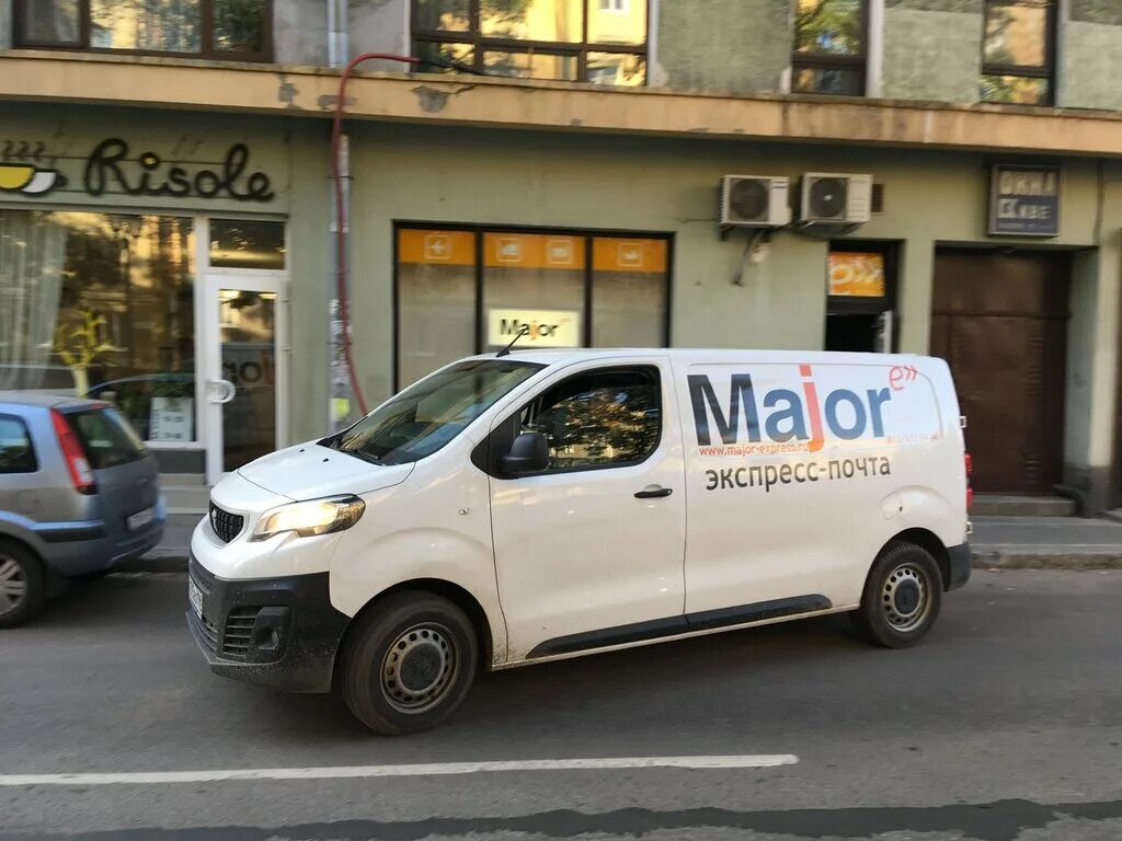 Сайт мэйджор экспресс. Машина Major Express. Курьер Major. Major Express - экспресс курьер. Major Express delivery машина.