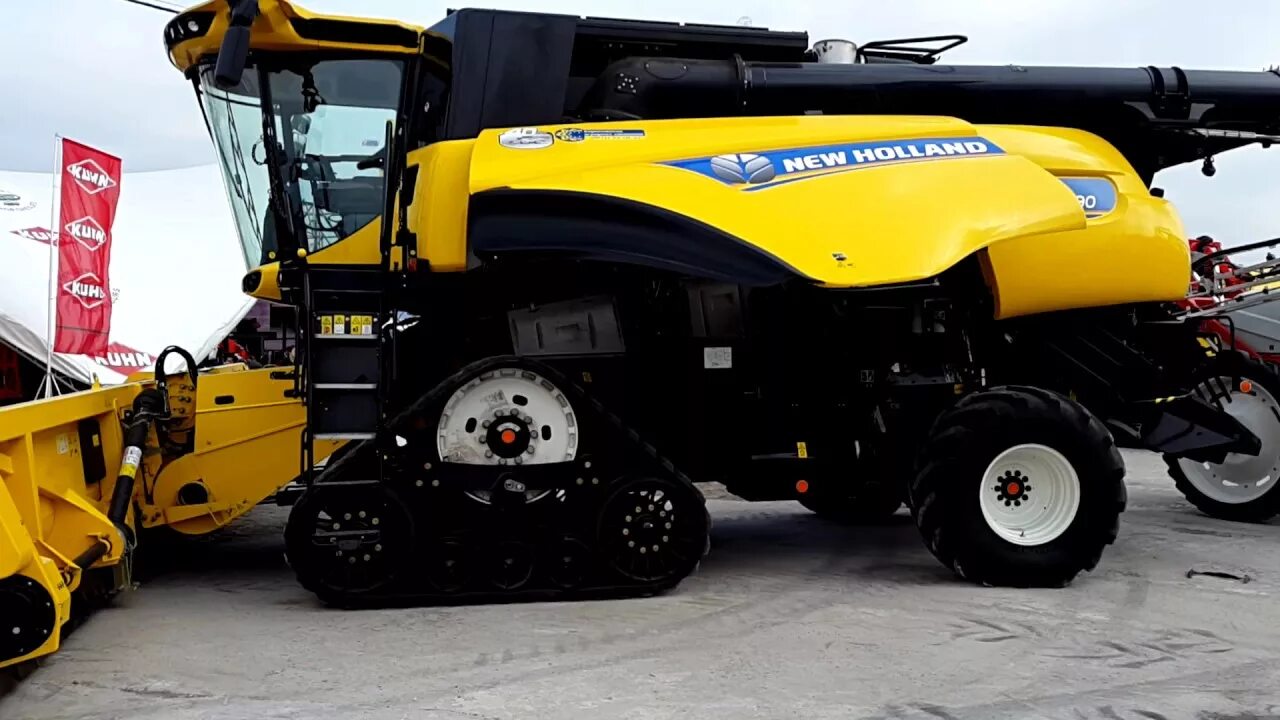 Https 10 90. New Holland CR10.90. Комбайн CR 10.90. Комбайн Нью Холланд 10.90. Зерноуборочный комбайн New Holland CR10.90..