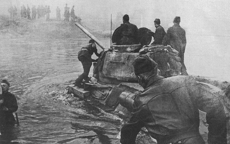 Одер 1945. Форсирование реки шпрее в 1945 году. река одер 1945. форсирование реки одер в 1945. бои на реке одер в 1945.