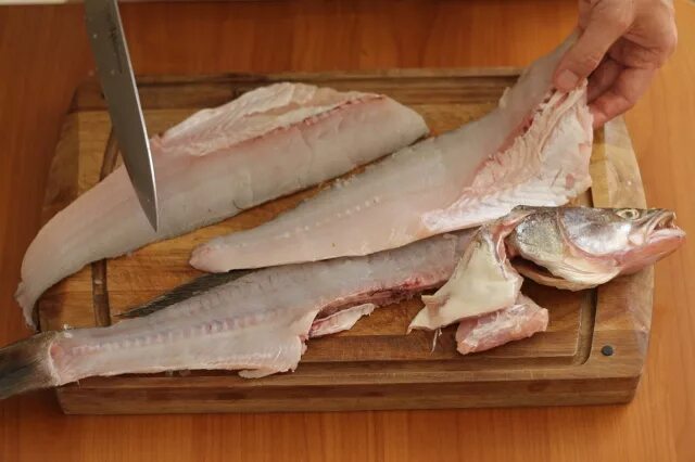 Судак под сливочным соусом в духовке. Филе судака 200-400. Филе судака (свежемороженое). Судак на фили. Филе судака.