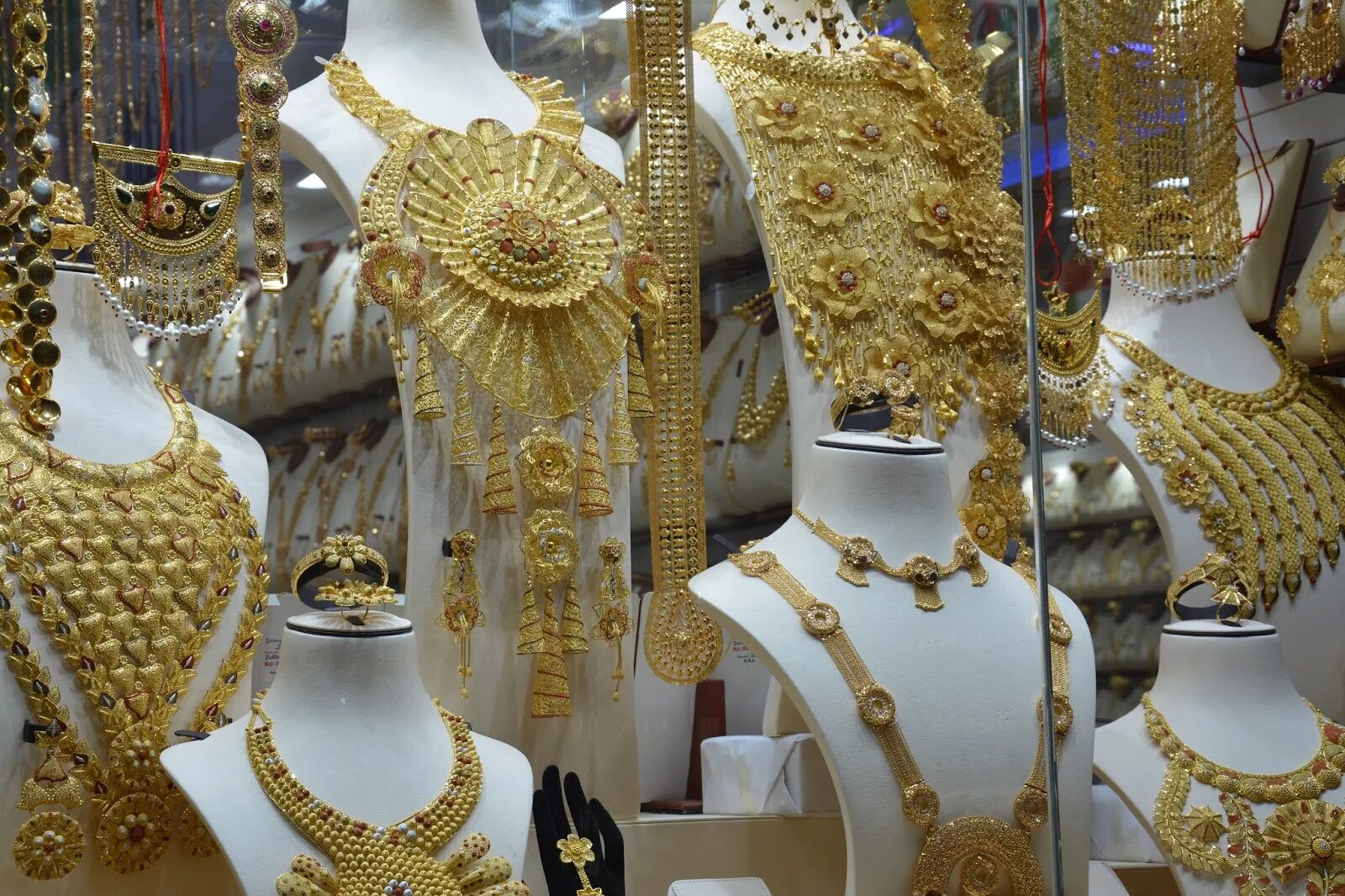Gold souk дубай. Gold souk дубай. Золотой рынок (dubai city of gold). Дубайский золотой рынок. Gold souk абу даби.