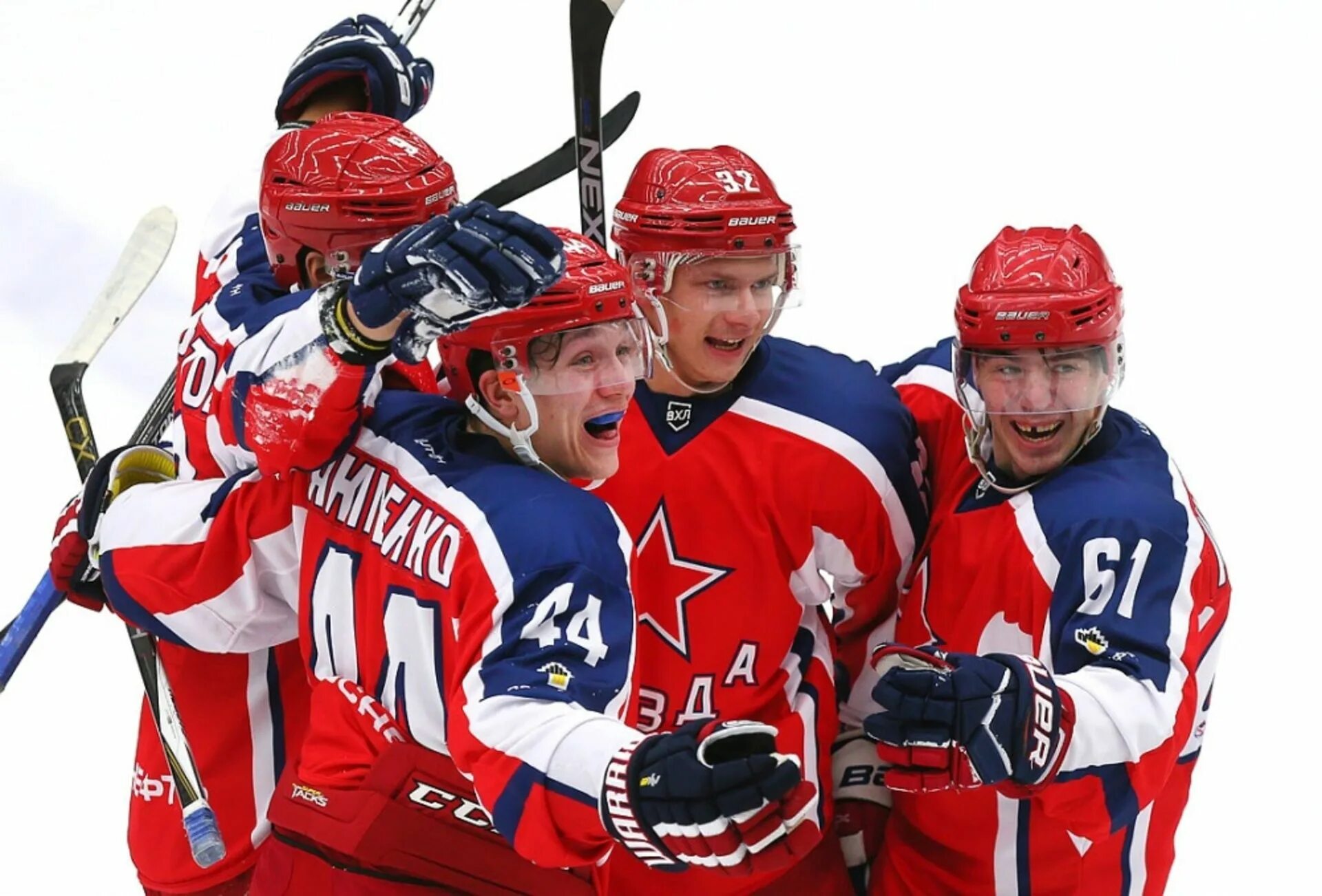 Хоккей сколько игроков в команде. Правило хоккей с шайбой. Позиции в хоккее. Хоккей команда. Количество игроков в команде игроков.