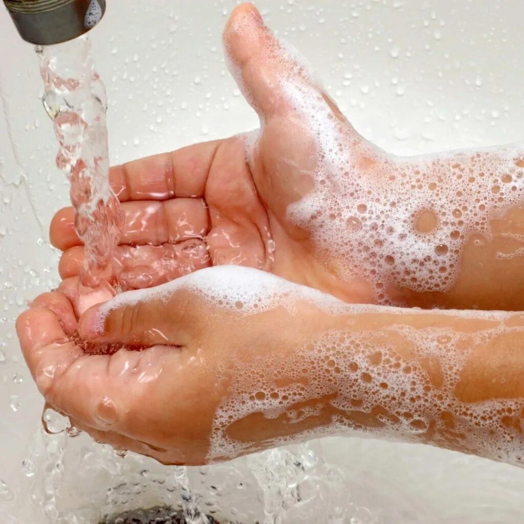 Мою руки 3 минуты. Мытье рук. Гигиена мытья рук. Мыть руки. Гигиена рук с мылом.