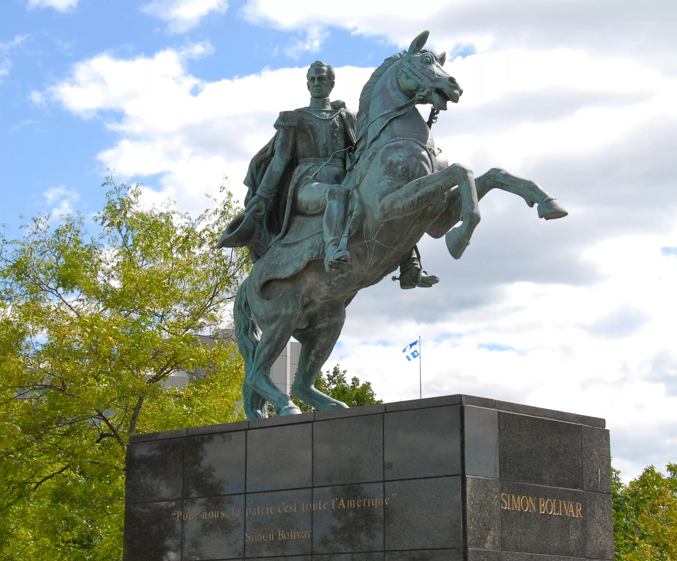 Скульптура на коне. Симон Боливар скульптура. Симон Боливар на коне. Статуя всадник на лошади в России.