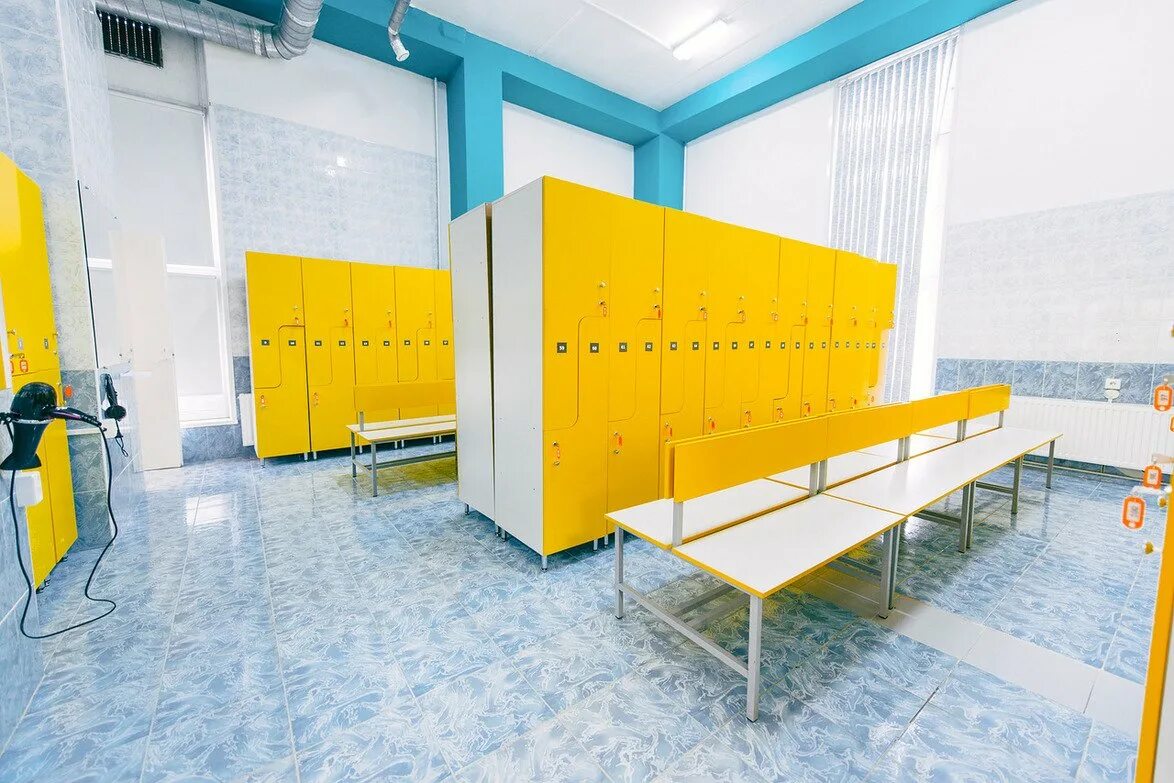 фотостудия желтый фон. 9 залов на беломорской. 9 залов адреса. 9 залов на мясницкой. 9 залов на беломорской тренажёрный зал.