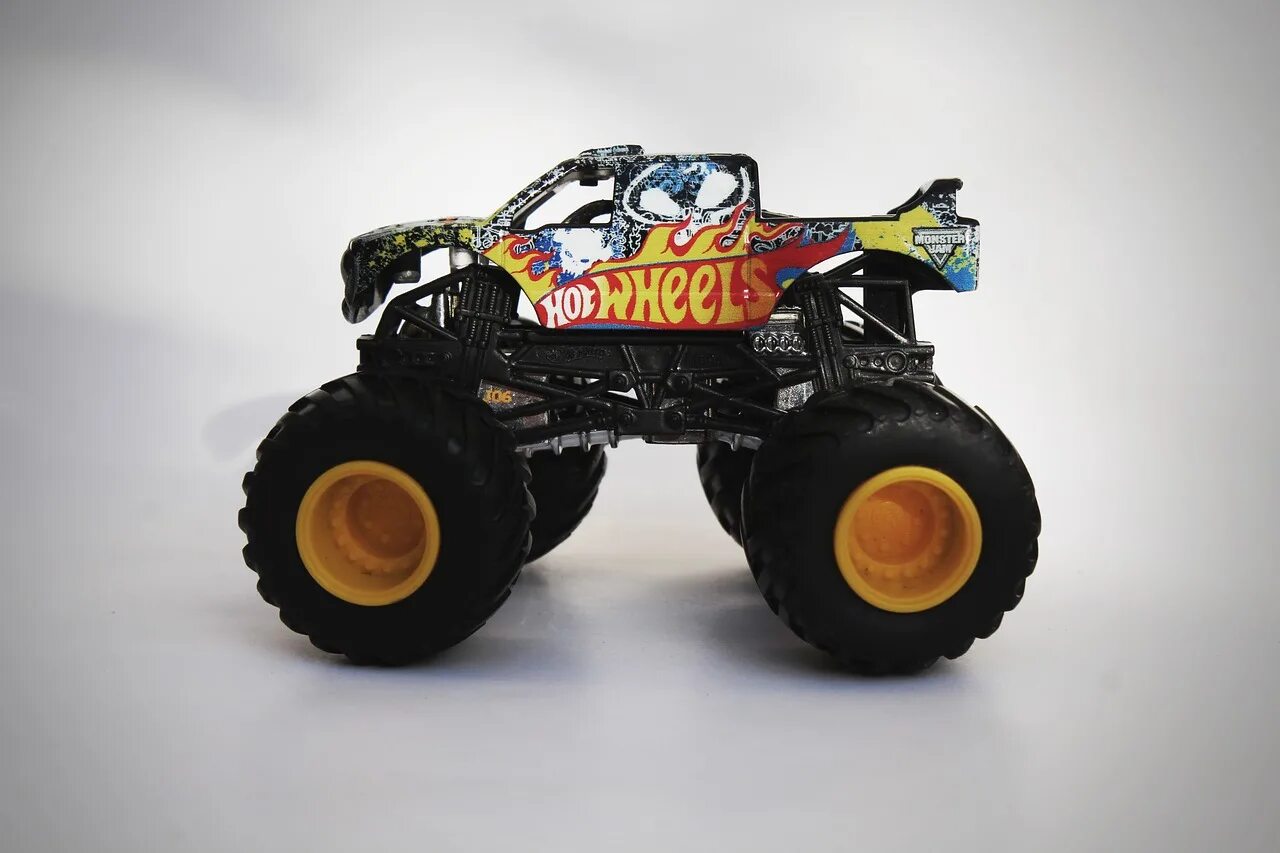 Бигфут монстр трак хот вилс. Monster jam el toro loco игрушка. Monster truck игрушка. Синий монстр трак игрушка. Монстер трак грузовик игрушка.