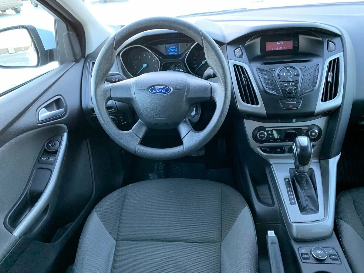 Ford Focus 3 седан салон. Форд фокус 3 салон механика. Форд фокус 3 Титаниум комплектация 2013. Ford Focus 3 комплектации. Форд фокус 3 количество