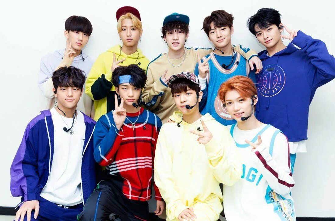 Группа Stray Kids. K-Pop группа Stray Kids. Группа корейцев Stray Kids. Stray Kids участники. Страйк кидс имена