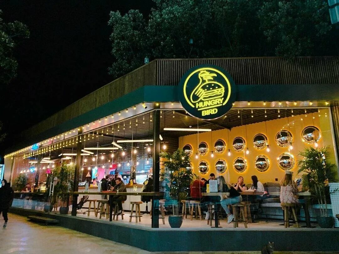 Hungry club. Бар хангри дак москва. Hungry club. Ресторан птица ялта. Голодная утка 90е.
