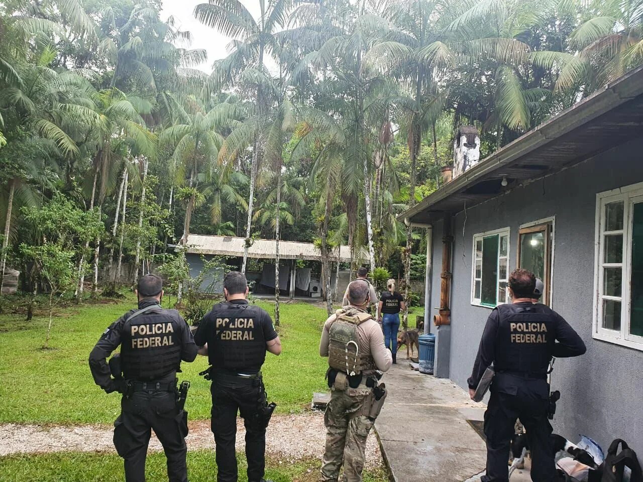 Полиция бразилии в фавелах. Turkish police officers (operation istanbul (video game 2022)) - imdb. Компьютеры в 1613. Carry out иллюстрация. Carry out operations.