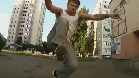 Влетел с двух ног