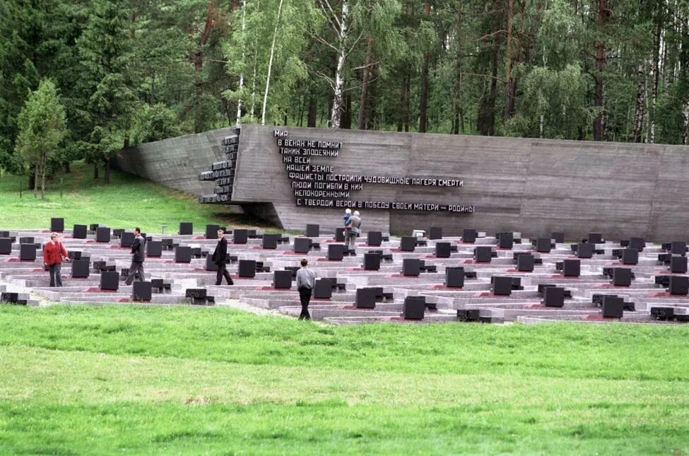 Хатынь 1943 год трагедия. Хатынь Беларусь 1943. Катрюк Хатынь. Хатынь мемориальный комплекс.